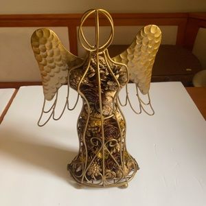 12” Wire Angel With Pinecone Potpourri